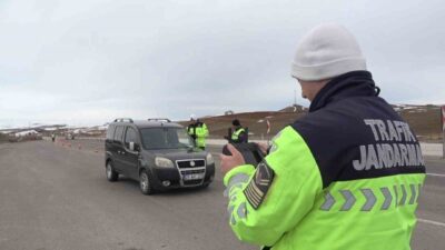 Bayburt’ta Ramazan Bayramı tedbirleri kapsamında İl Jandarma Komutanlığı trafik ekiplerince