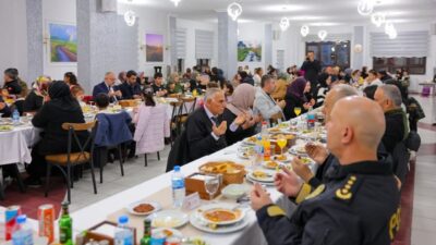 Bayburt Valisi Mustafa Eldivan, Dünya Yetimler Günü dolayısıyla düzenlenen iftar