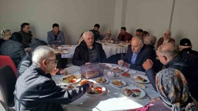 Bayburt’ta Yaşlılara Saygı Haftası kapsamında huzurevinde kalan yaşlılar, düzenlenen kahvaltıda