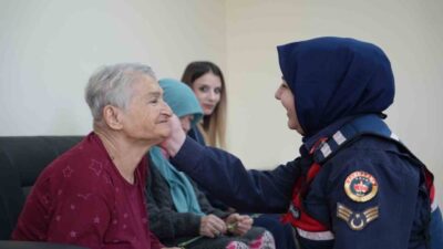 Bayburt İl Jandarma Komutanlığı personeli, Yaşlılara Saygı Haftası dolayısıyla huzurevi
