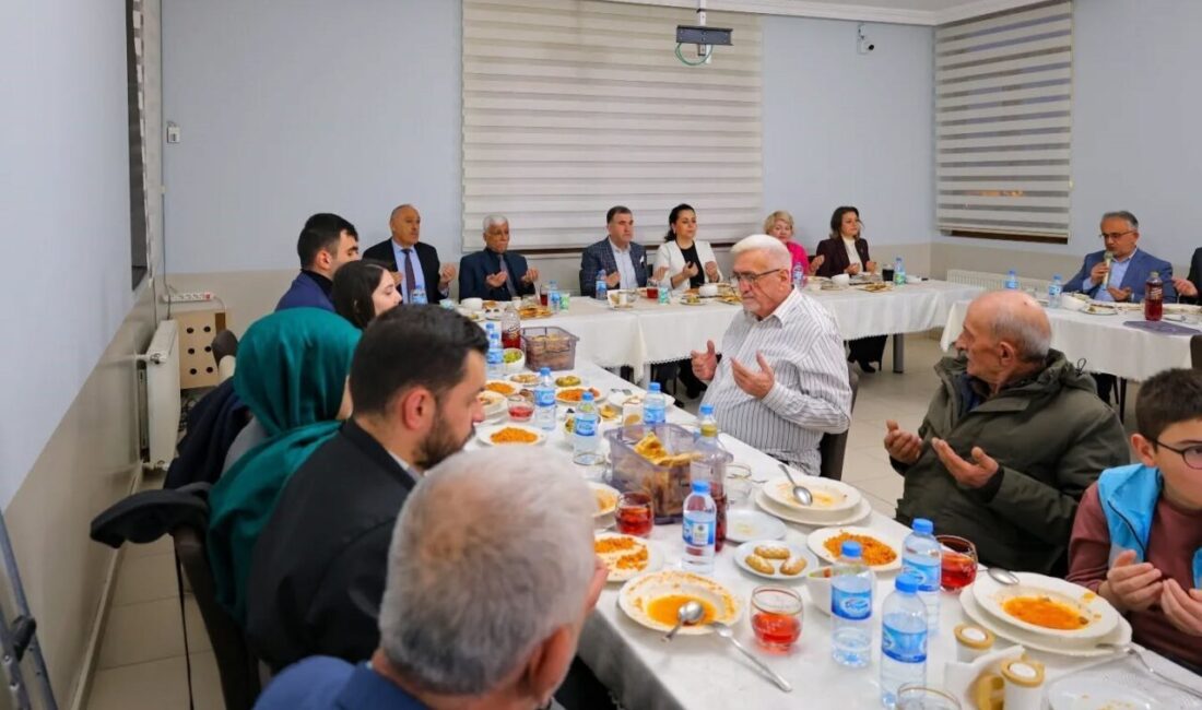 Bayburt Valisi Mustafa Eldivan ve eşi Meltem Eldivan, Memnune Evsen