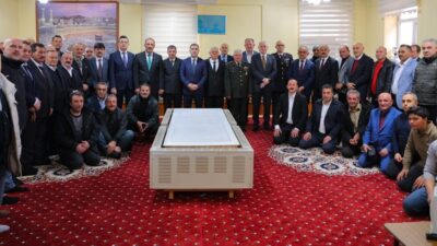 Bayburt’ta Ramazan Bayramı dolayısıyla Velişaban Mahalle Odası’nda geleneksel bayramlaşma programı