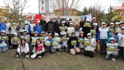 Orman Haftası etkinlikleri çerçevesinde Bayburt’ta fidan dikim programı gerçekleştirildi. Programda