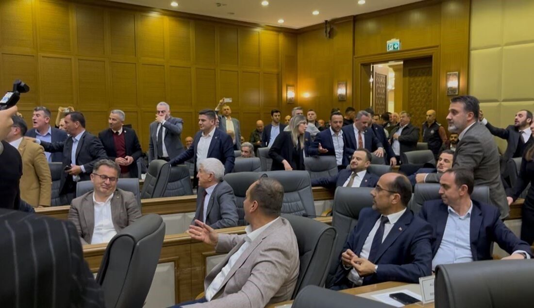 Mustafa Bozbey ile Oktay Yılmaz arasında, Bursa Büyükşehir Belediye Meclisi’nde