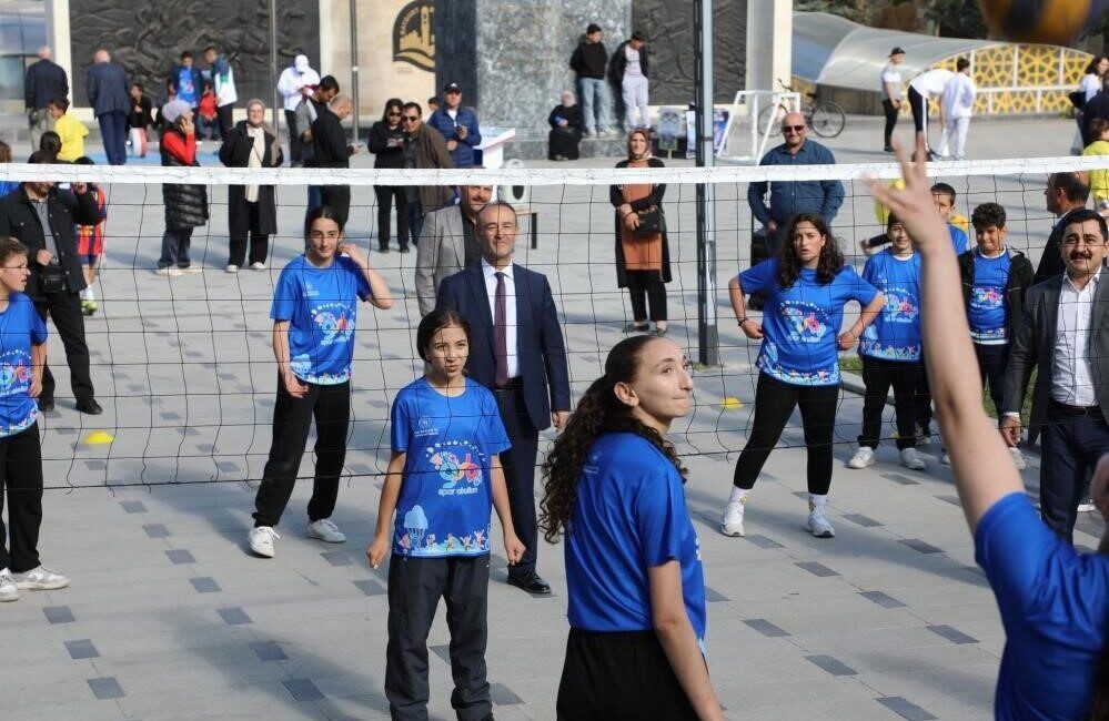 Demirözü’nde beraberlik ve dayanışmayı artırmak amacıyla 1. Voleybol Şenliği ve