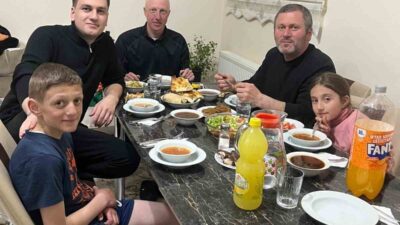 Almanya’dan bisikletiyle dünya turuna çıkan Alman turist Simon, Ramazan ayının