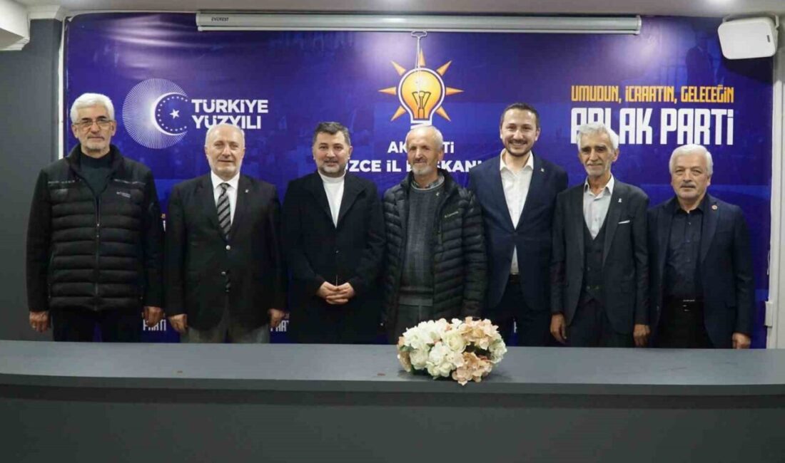 Düzce’de uzun yıllar eğitim camiasına hizmet etmiş emekli öğretmenler AK