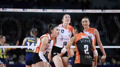 AXA Sigorta Kadınlar Kupa Voley yarı final karşılaşmasında Eczacıbaşı Dynavit,