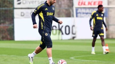 Fenerbahçe, hazırlıklarını bugün yaptığı antrenmanla sürdürdü. Fenerbahçe Can Bartu Tesisleri’nde,