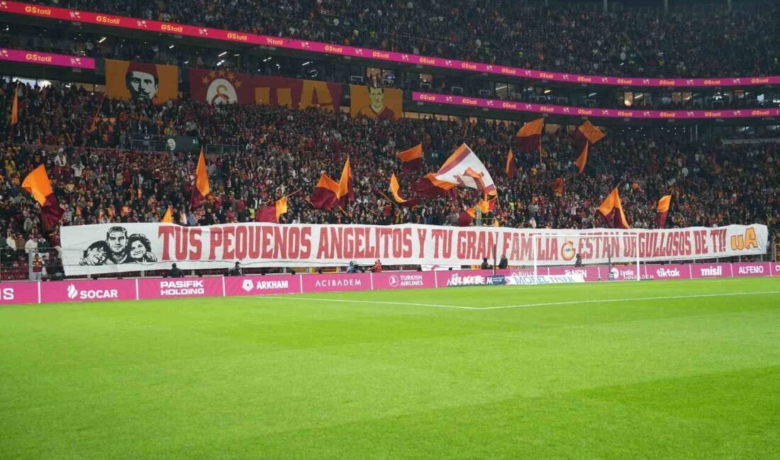 Galatasaraylı taraftarlar, Uruguaylı futbolcu Lucas Torreira için özel pankart hazırladı.