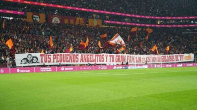 Galatasaraylı taraftarlar, Uruguaylı futbolcu Lucas Torreira için özel pankart hazırladı.