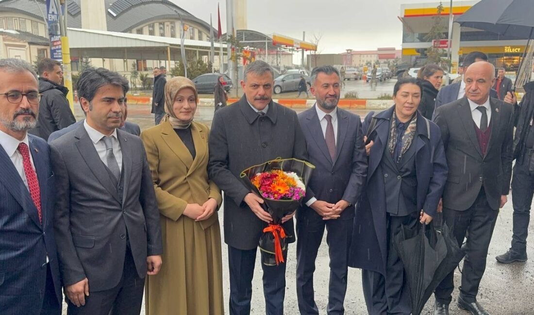 İçişleri Bakanı Mustafa Çiftçi, AK Parti Ağrı İl Başkanlığında partililerle