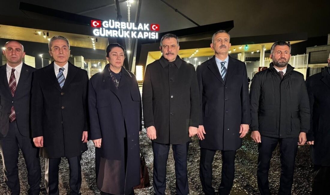İçişleri Bakanı Mustafa Çiftçi, incelemelerde bulunduğu Gürbulak Sınır Kapısı’nda sınır