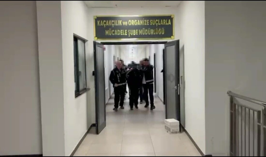 Kocaeli’de bir iş yeri sahibinden yüksek miktarda para talep ederek,