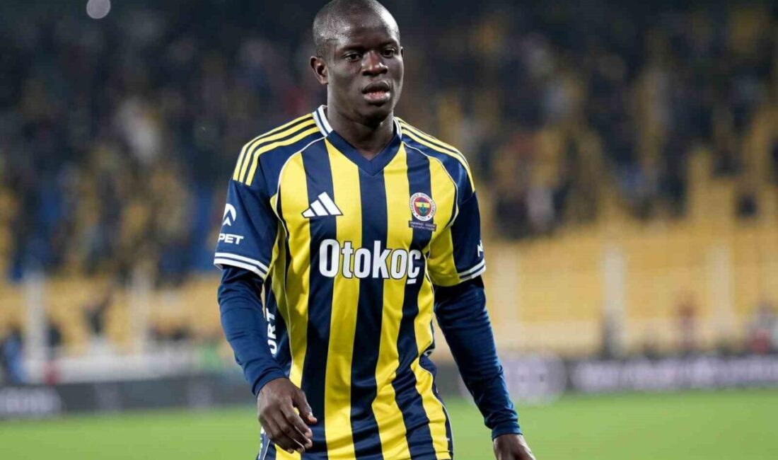 Fenerbahçe’nin Fransız oyuncusu N’Golo Kante, Gaziantep Futbol Kulübü filelerini havalandırarak