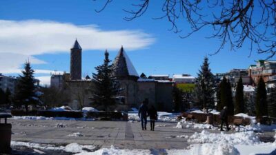 Meteoroloji 12. Bölge Müdürlüğü, hava durumunun Erzurum ve çevresinde yağmur