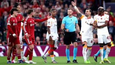 Galatasaray’ın UEFA Şampiyonlar Ligi’nde Liverpool ile karşılaştığı maçta Polonyalı hakem