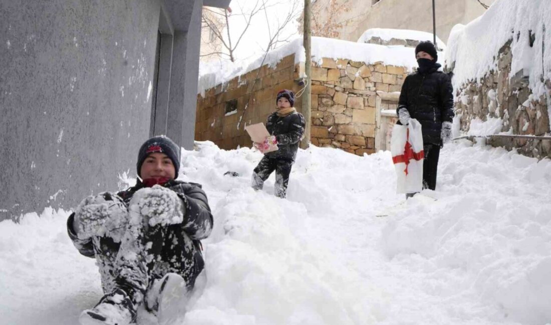 Bayburt’ta, son birkaç gündür yazdan kalma güneşli günler yaşanırken gece