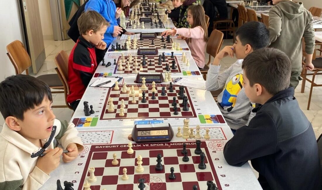 1-7 Mart Yeşilay Haftası kapsamında Bayburt’ta düzenlenen Yeşilay Satranç Turnuvası,