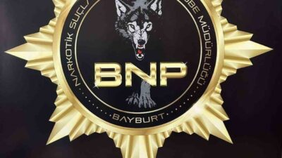 Bayburt’ta polis ekiplerince yürütülen çalışmalarda, yaklaşık 3 kilo uyuşturucu maddeden