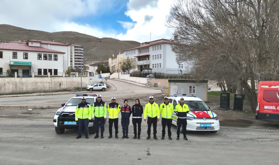 Bayburt'ta emniyet ve jandarmadan ortak trafik denetimi