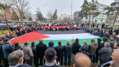 
Bayburt Yusufiye Camii Bahçesinde Filistin'e Destek Platformu tarafından basın açıklaması