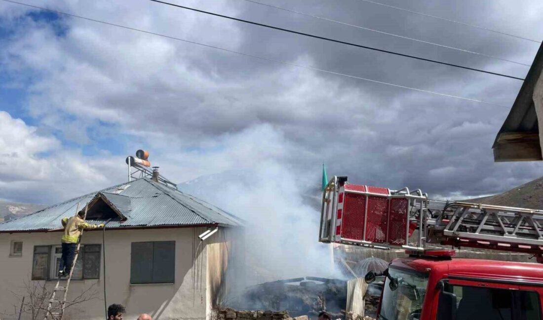 Bayburt’un Manas köyündeki bir ahırda çıkan yangın, itfaiye ekiplerinin müdahalesiyle