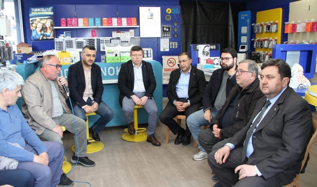 AK Parti Kula İlçe Başkanlığı tarafından mahalle başkanlarının katılımıyla istişare