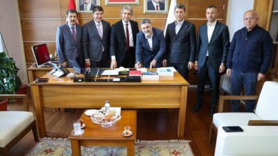 Adalet ve Kalkınma Partisi’ne (AK Parti) katılan Serik Belediye Başkanı