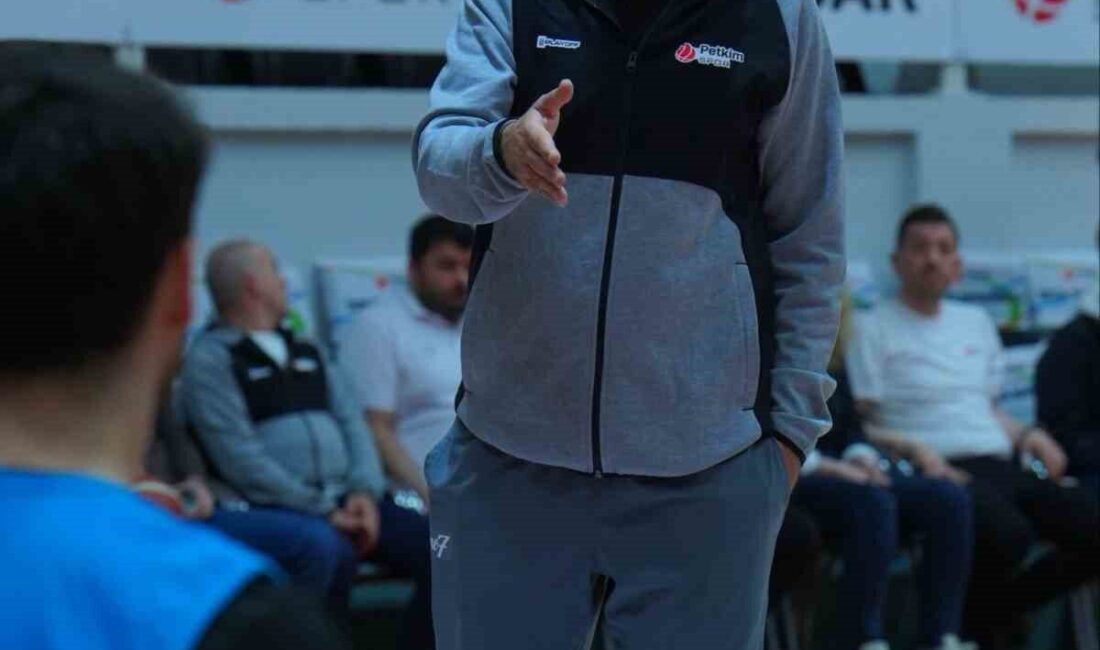 Aliağa Petkimspor’da yardımcı antrenörler Mustafa Mavili ve Arca Yıldırım’ın yerine