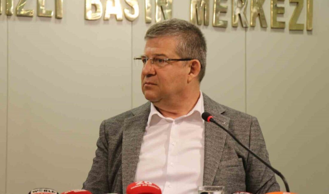 Denizli Gazeteciler Cemiyeti ziyareti sırasında Denizli Büyükşehir Belediyesi Meclisinde Babadağ