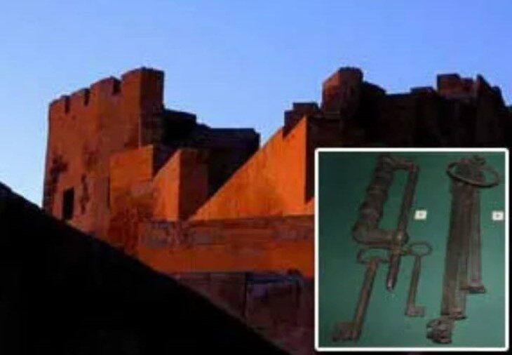 Bayburt Kent Konseyinin, Bayburt Kalesi anahtarının Rusya’nın St. Petersburg kentindeki