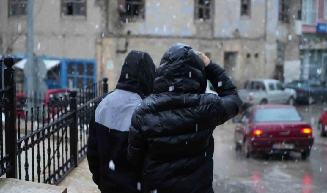 Meteoroloji 12. Bölge Müdürlüğünün kuvvetli yağış uyarısında bulunduğu Bayburt’ta akşam