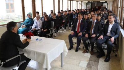 Bayburt Lisesinde düzenlenen ‘Kariyer Günleri’ programında öğrenciler, meslek seçimi ve