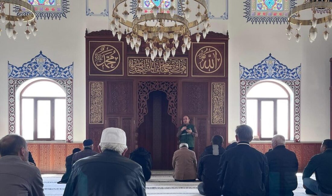 Bayburt Yeşilay Şubesi ile İl Müftülüğü iş birliğinde, cuma namazı