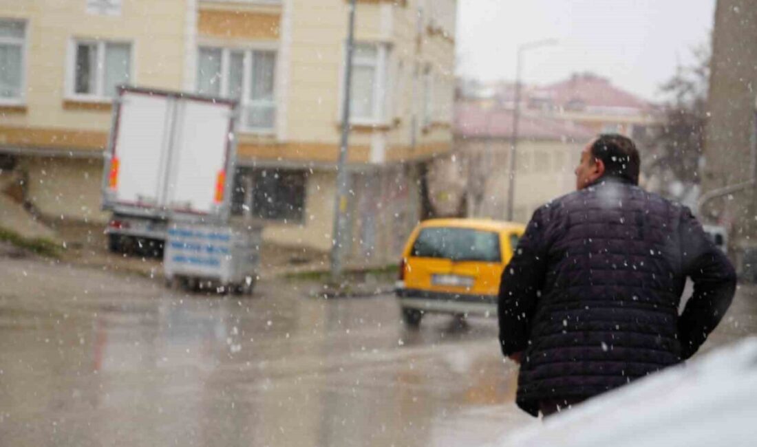 Bayburt’ta sabah saatlerinde başlayan ve öğleye doğru etkisini artıran kar