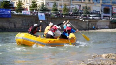 Bayburt’ta bu yıl ikincisi düzenlenen Üniversiteler Arası Türkiye Rafting Şampiyonası