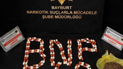 Bayburt’ta narkotik ekiplerince yürütülen çalışmada 132 adet sentetik ecza maddesi