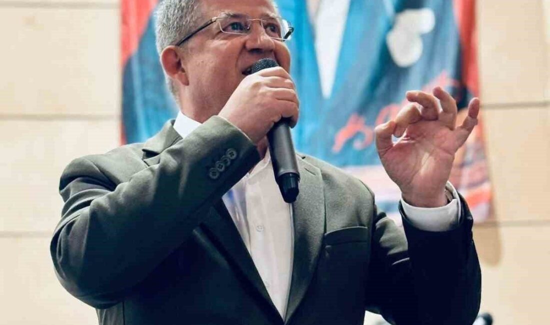 Çalışma ve Sosyal Güvenlik Bakanı Prof. Dr. Vedat Işıkhan, bir