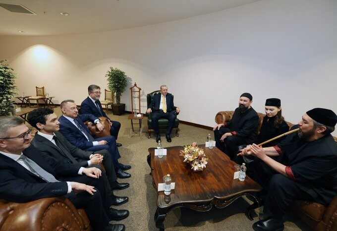 Cumhurbaşkanı Erdoğan Recep Tayyip Erdoğan, “Ay Yola” müzik grubunu kabul