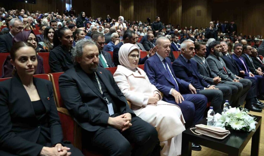 Cumhurbaşkanı Recep Tayyip Erdoğan, ünlü şair ve mütefekkir Necip Fazıl