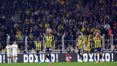 Fenerbahçe, Çaykur Rizespor’a karşı uzatmalarda puan kaybı yaşadı ve Galatasaray