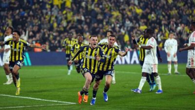 Fenerbahçe, Trendyol Süper Lig’de Beşiktaş’ı 1-0 mağlup ederek lider Galatasaray