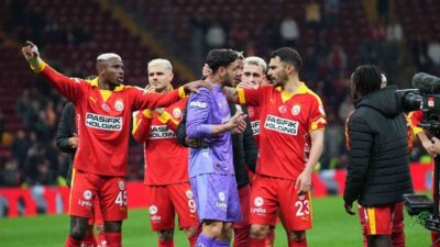 Galatasaraylı taraftarlar, Gençlerbirliği maçında ıslıklanan kaleci Günay Güvenç’e müsabakanın ardından