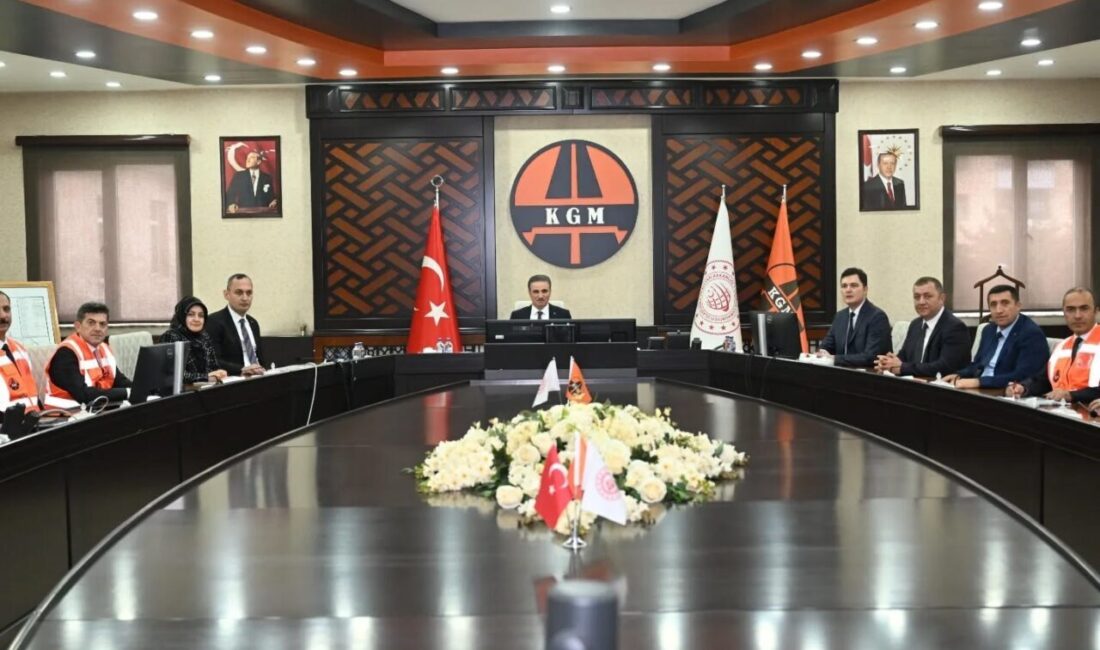 Vali Aydın Baruş, Karayolları 12. Bölge Müdürlüğü’nü ziyaret ederek yürütülen