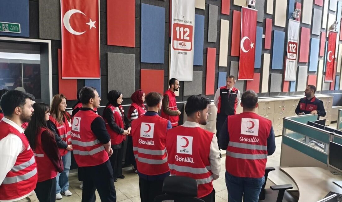 Genç Kızılay Bayburt personeli ve gönüllüleri, 112 Acil Çağrı Merkezi