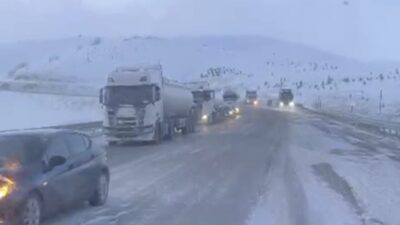 Erzurum-Bayburt karayolu Kop Geçidi, yoğun kar ve tipi nedeniyle trafiğe