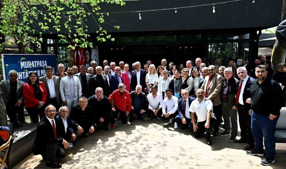 Antalya’da Muratpaşa Belediye Başkanı Ümit Uysal, Engelsiz Kafe’de düzenlenen Muhtarlar