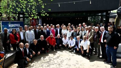 Antalya’da Muratpaşa Belediye Başkanı Ümit Uysal, Engelsiz Kafe’de düzenlenen Muhtarlar