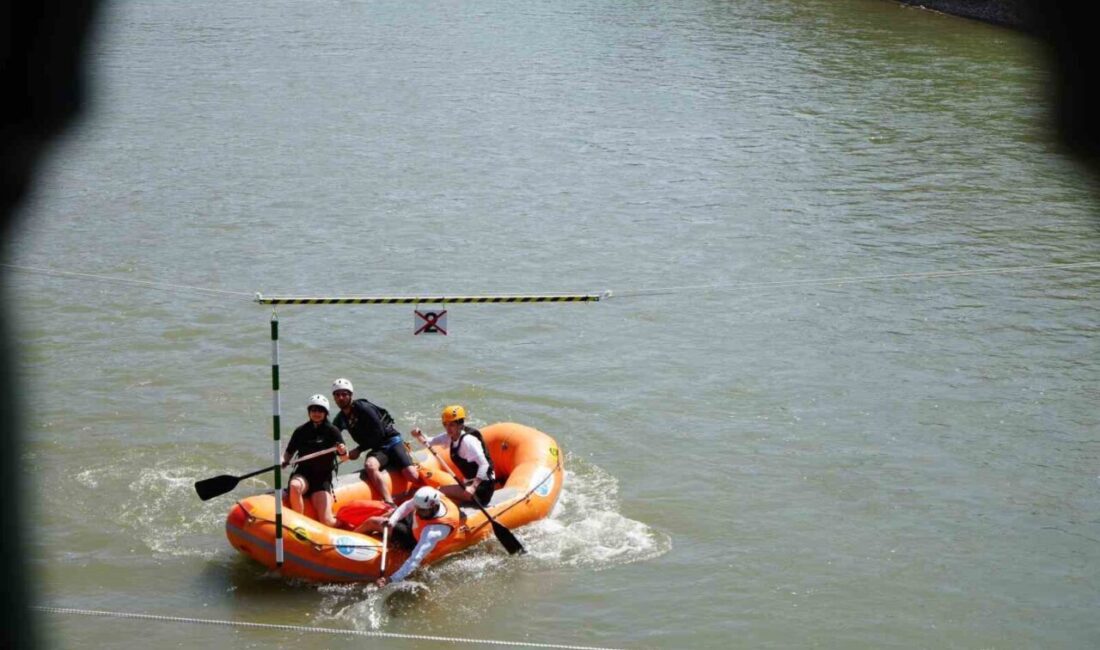 Üniversiteler Arası Türkiye Rafting Şampiyonası’nda ikinci gün yarışları, Çoruh Nehri’nde
